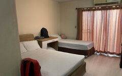 Realrooms_hotelswim4.jpg
