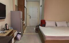 Realrooms_hotelswim3.jpg