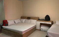 Realrooms_hotelswim2.jpg