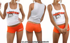 Hooters1.jpg